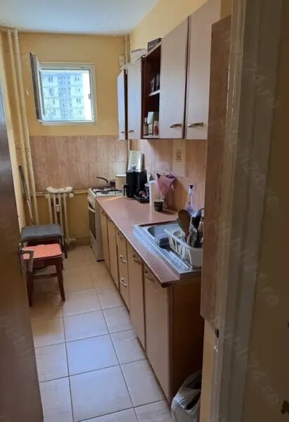 Dristor- metrou, stradal, bloc mixt, etaj 3/10, libera, decomandata,