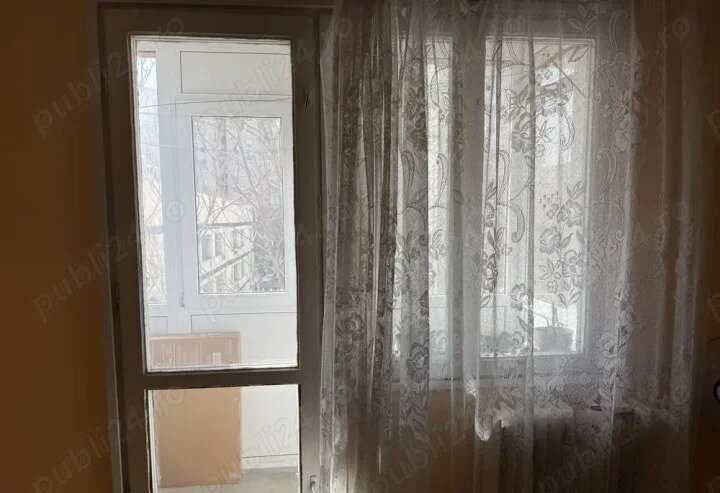 Dristor- metrou, stradal, bloc mixt, etaj 3/10, libera, decomandata,